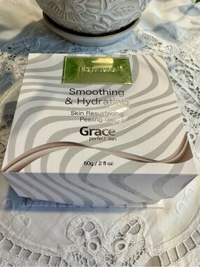 Grace Skin Resurfacing Peeling Gel 2 Fl oz with applicator spoon NWT